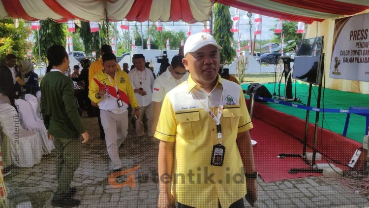Pimpinan dan Pengurus DPD II Golkar Pohuwato saat ikut dalam pendaftaran Bapaslon Saipul A. Mbuinga - Iwan S. Adam.