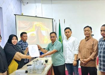KPU Kabupaten Bone Bolango saat menerima perbaikan persyaratan administrasi calon oleh partai politik, Ahad (8/9/2024).