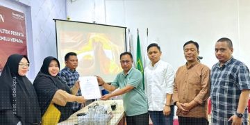 KPU Kabupaten Bone Bolango saat menerima perbaikan persyaratan administrasi calon oleh partai politik, Ahad (8/9/2024).