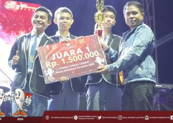 Penyerahan hadiah kepada para juara dalam kegiatan Semarak Pilkada 2024, Selasa (17/9/2024).