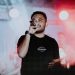 Bayu M. Abdullah penyanyi sekaligus Sekdes di Pohuwato saat perform.