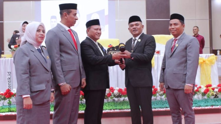 Pelantikan, pengambilan sumpah dan janji Pimpinan DPRD Kabupaten Pohuwato, Senin (30/9/2024).