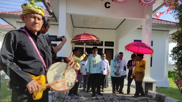 Pasangan ILOMATA saat mendaftar di KPU Kabupaten Pohuwato.