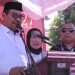 Hasan Lasiki, Ketua PKN Pohuwato (kedua kanan) nampak tengah mendampingi pasangan Yusri Helingo - Fatmawati Syarief saat konferensi pers di KPU Pohuwato, Senin (23/9/2024).