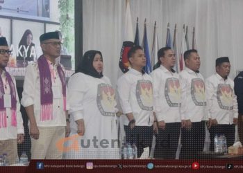 KPU Kabupaten Bone Bolango saat menerima pendaftaran Bapaslon Bupati dan Wakil Bupati pada pilkada 2024, Selasa (27/8/2024)