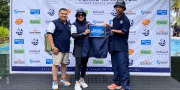 HR Manager dan General Manager Aston Gorontalo bersama Denis Maniku.