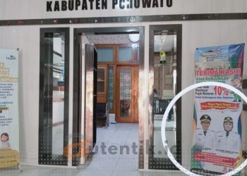 Salah satu gambar petahana yang masih terpampang di salah satu OPD di Pohuwato.