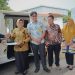Penyerahan bantuan mobil operasional Puskesmas oleh perwakilan Pani Gold Project kepada Plt. Bupati Suharsi Igirisa.