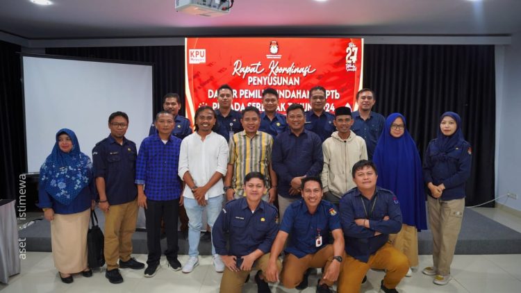 Rapat koordinasi penyusunan daftar pemilih pindahan DPTb pada Pilkada 2024, Selasa (8/10/2024).