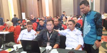 Kadiv Rendatin KPU Pohuwato, Usman Dunda, saat hadir dalam Bimtek penggunaan Aplikasi SIREKAP, Senin (14/10/2024).