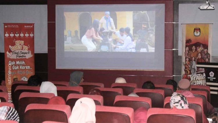 Nobar Film "Tepatilah Janji" KPU Bone Bolango bersama Mahasiswa, Senin (28/10/2024).