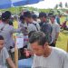 Salah satu pedagang asongan di event Family Gathering BTL, IGL, BJA, yang dilaksanakan di Lapangan Proklamasi, Popayato, Minggu (3/11/2024).