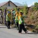 Karya Bakti TNI AD membersihkan beberapa titik di ruas Jalan Trans Sulawesi di Kecamatan Marisa, Kabupaten Pohuwato, Provinsi Gorontalo, Kamis (21/11/2024).