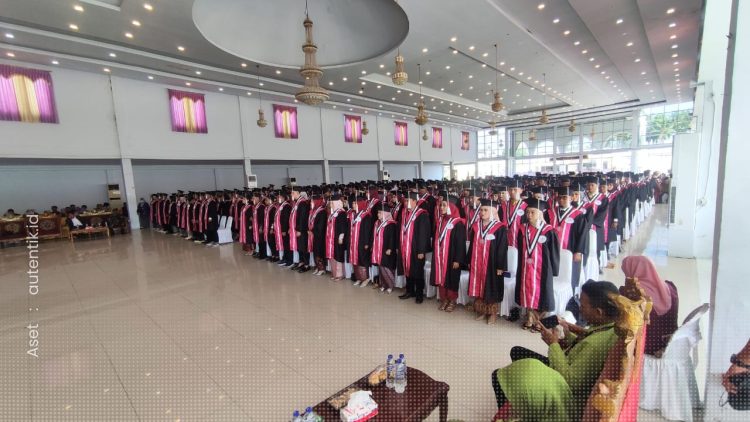 Rapat senat terbuka luar biasa Wisuda Program Sarjana Universitas Pohuwato, Senin (25/11/2024).