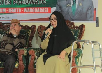 Anggota DPRD Kabupaten Pohuwato, Mizwar Yunus saat memberikan sambutan dalam reses perdananya di Kecamatan Lemito, Sabtu (30/11/2024).