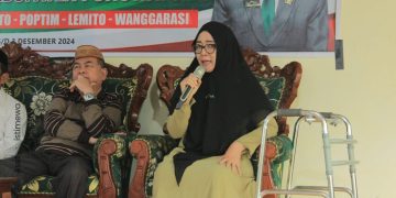 Anggota DPRD Kabupaten Pohuwato, Mizwar Yunus saat memberikan sambutan dalam reses perdananya di Kecamatan Lemito, Sabtu (30/11/2024).