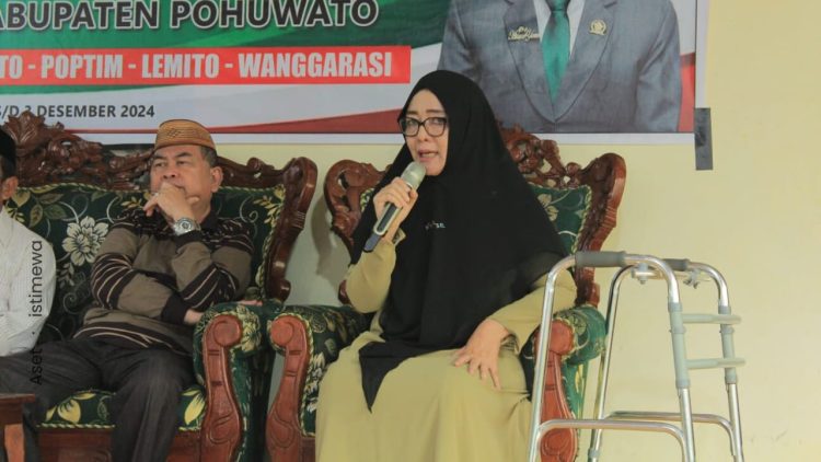 Anggota DPRD Kabupaten Pohuwato, Mizwar Yunus saat memberikan sambutan dalam reses perdananya di Kecamatan Lemito, Sabtu (30/11/2024).
