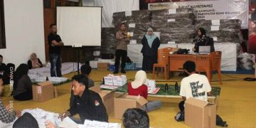 Sortir lipat surat suara Pilkada 2024 oleh KPU Bone Bolango.