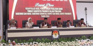 Rapat pleno rekapitulasi KPU Kabupaten Pohuwato, Selasa (3/11/2024).