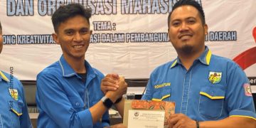 Calon tunggal Ketua KNPI Provinsi Gorontalo, Riyanto Ismail (kanan) saat menerima rekomendasi Kabupaten/Kota.