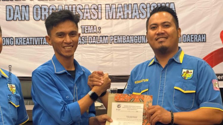 Calon tunggal Ketua KNPI Provinsi Gorontalo, Riyanto Ismail (kanan) saat menerima rekomendasi Kabupaten/Kota.