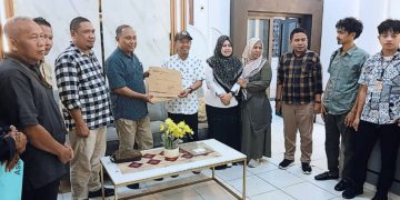 Bawaslu Pohuwato saat ikut mendampingi KPU menyerahkan logistik Pilkada 2024, Rabu (4/12/2024).
