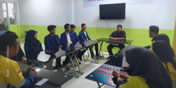 Sekretaris LPM Universitas Pohuwato saat menerima kunjungan PT GSM, Kamis (19/12/2024).