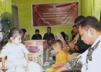 KPU Kabupaten Gorontalo saat mengambangi salah satu panti asuhan, Jumat (13/12/2024).