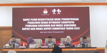 Rapat pleno rekapitulasi perhitungan perolehan suara tingkat Kabupaten Gorontalo, Selasa (3/12/2024).