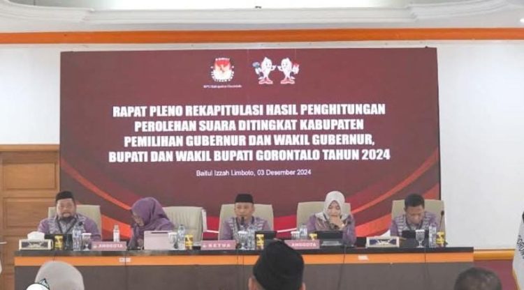 Rapat pleno rekapitulasi perhitungan perolehan suara tingkat Kabupaten Gorontalo, Selasa (3/12/2024).