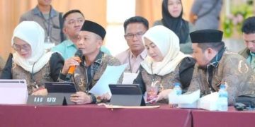 KPU Kabupaten Gorontalo saat memaparkan hasil rekapitulasi Pilkada 2024 di tingkat Provinsi Gorontalo, Jumat (6/12/2024).