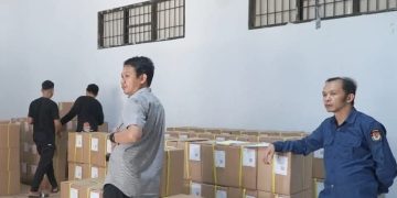 Logistik Pilkada 2024 saat tiba di gudang penyimpanan logistik KPU Kabupaten Gorontalo.