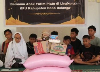 KPU Bone Bolango berbagi.