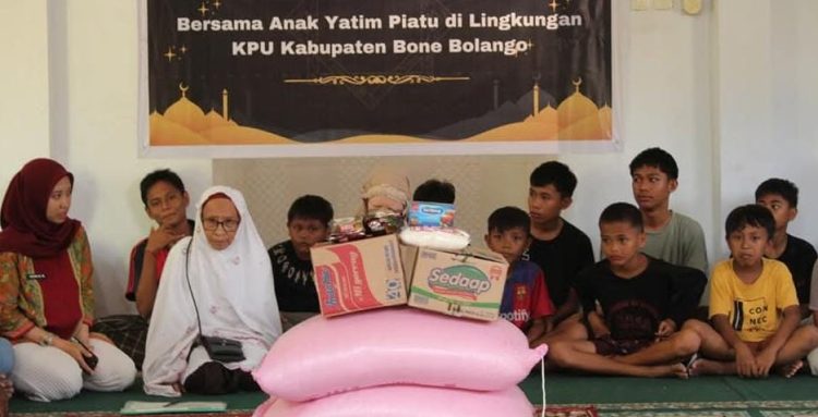 KPU Bone Bolango berbagi.