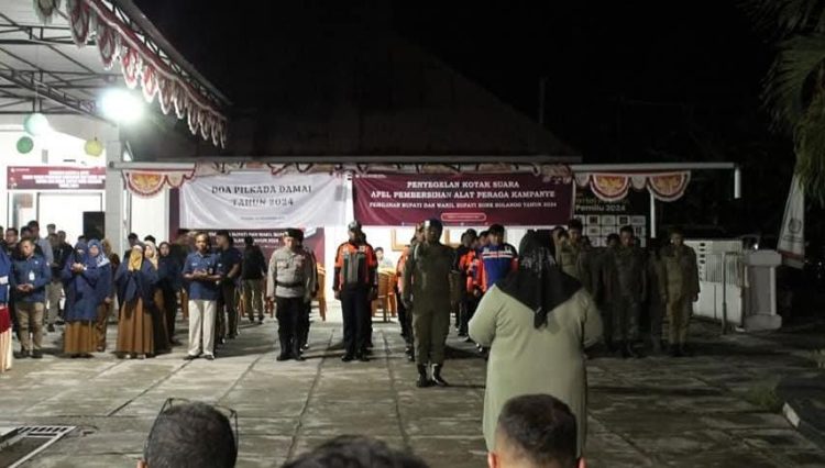 KPU Kabupaten Bone Bolango saat menggelar apel penyegelan kotak suara sekaligus pembersihan alat peraga kampanye (APK).