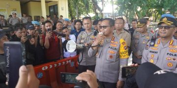 Irjen. Pol. Pudji Prasetijanto Hadi saat menyampaikan permohonan maaf kepada Jurnalis Gorontalo atas insiden dugaan pemukulan oknum Anggota Polri kepada Jurnalis RTV.