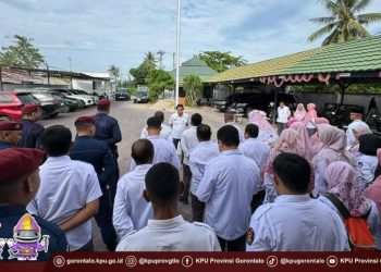 Apel Pagi Rutin di Halaman Kantor KPU Provinsi Gorontalo, Senin (9/12/2024).