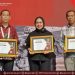 Komisioner KPU Provinsi Gorontalo, Hendrik Imran (kiri) usai menerima penghargaan pengelolaan rekapitulasi perolehan suara dan penetapan hasil Pemilihan Serentak Tahun 2024.