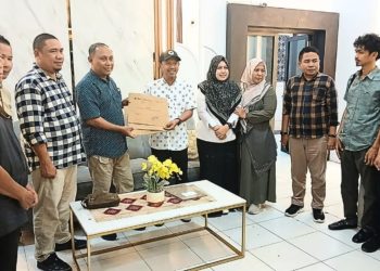 Penyerahan hasil rekapitulasi perhitungan suara Pilkada 2024 kepada KPU Provinsi Gorontalo.
