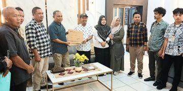 Penyerahan hasil rekapitulasi perhitungan suara Pilkada 2024 kepada KPU Provinsi Gorontalo.