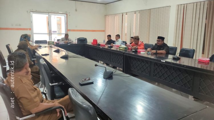 Rapat kerja Komisi II DPRD Kabupaten Pohuwato, Senin (6/1/2025).
