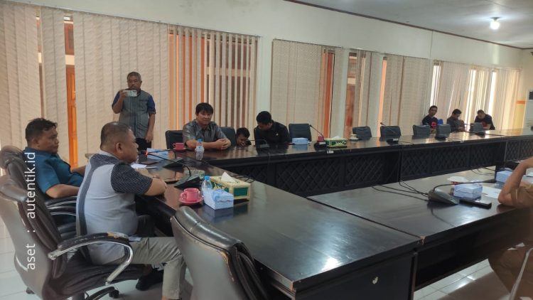 Rapat kerja Komisi III DPRD Kabupaten Pohuwato, Senin (6/1/2025).