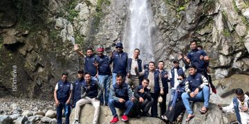 Aston Gorontalo saat melaksanakan kunjungan ke salah satu destinasi wisata alam, Air Terjun Taludaa di Kecamatan Taludaa, Kabupaten Bone Bolango.