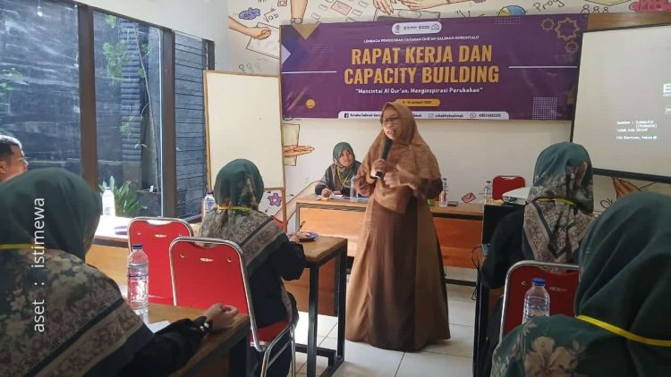 Rapat kerja dan Capacity building Yayasan Quran Salimah Gorontalo, Kamis (9/1/2025).