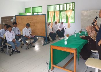 Sosialisasi PMB 2025 Universitas Pohuwato di SMK Hidayatullah, Senin (13/1/2024).