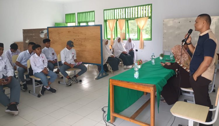 Sosialisasi PMB 2025 Universitas Pohuwato di SMK Hidayatullah, Senin (13/1/2024).