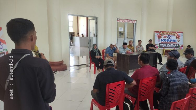 Audiens Pemerintah bersama DPRD dan Masyarakat Desa Siduwonge, Selasa (21/1/2025).