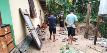 Potret rumah Hamzah Mangga warga Desa Soginti, Kecamatan Paguat, Pohuwato, yang terancam amblas. (Foto : Hasmin Napu)