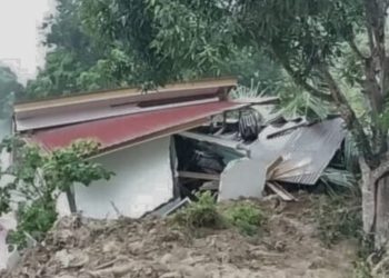 Kondisi salah satu rumah warga Desa Lunguto, Kecamatan Paleleh Barat, Kabupaten Buol, Provinsi Sulawesi Tengah, yang terdampak longsor, Sabtu (1/2/2025). (Foto : Iwan Buhang)