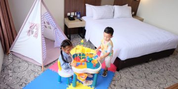 Fasilitas Tenda Anak dan Mini Playground Di Kamar Aston Gorontalo Hotel & Villas
